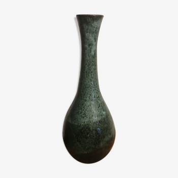 Green vase in glazed sandstone