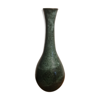 Green vase in glazed sandstone