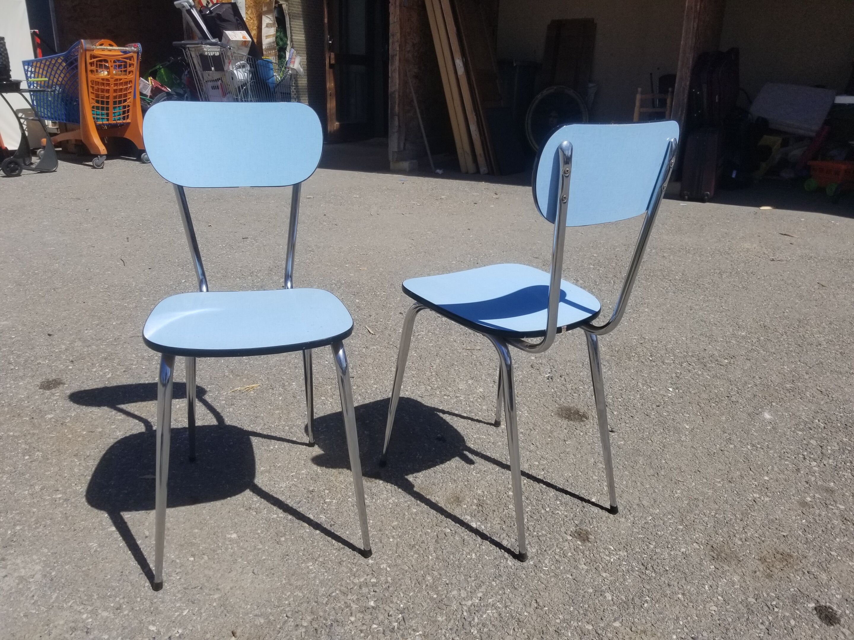 Pair of vintage chairs in formica blue - 60s