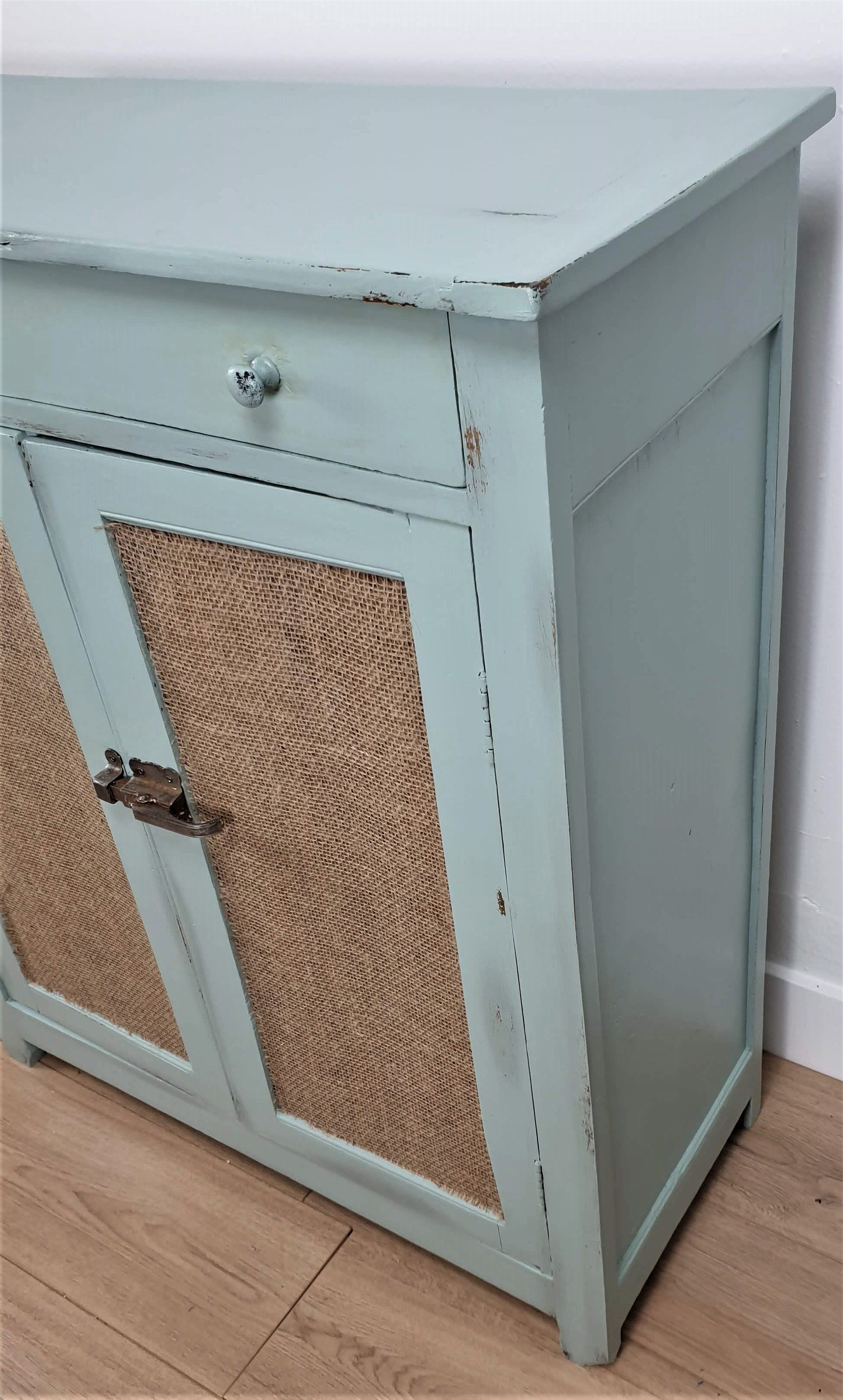 Blue parisian buffet