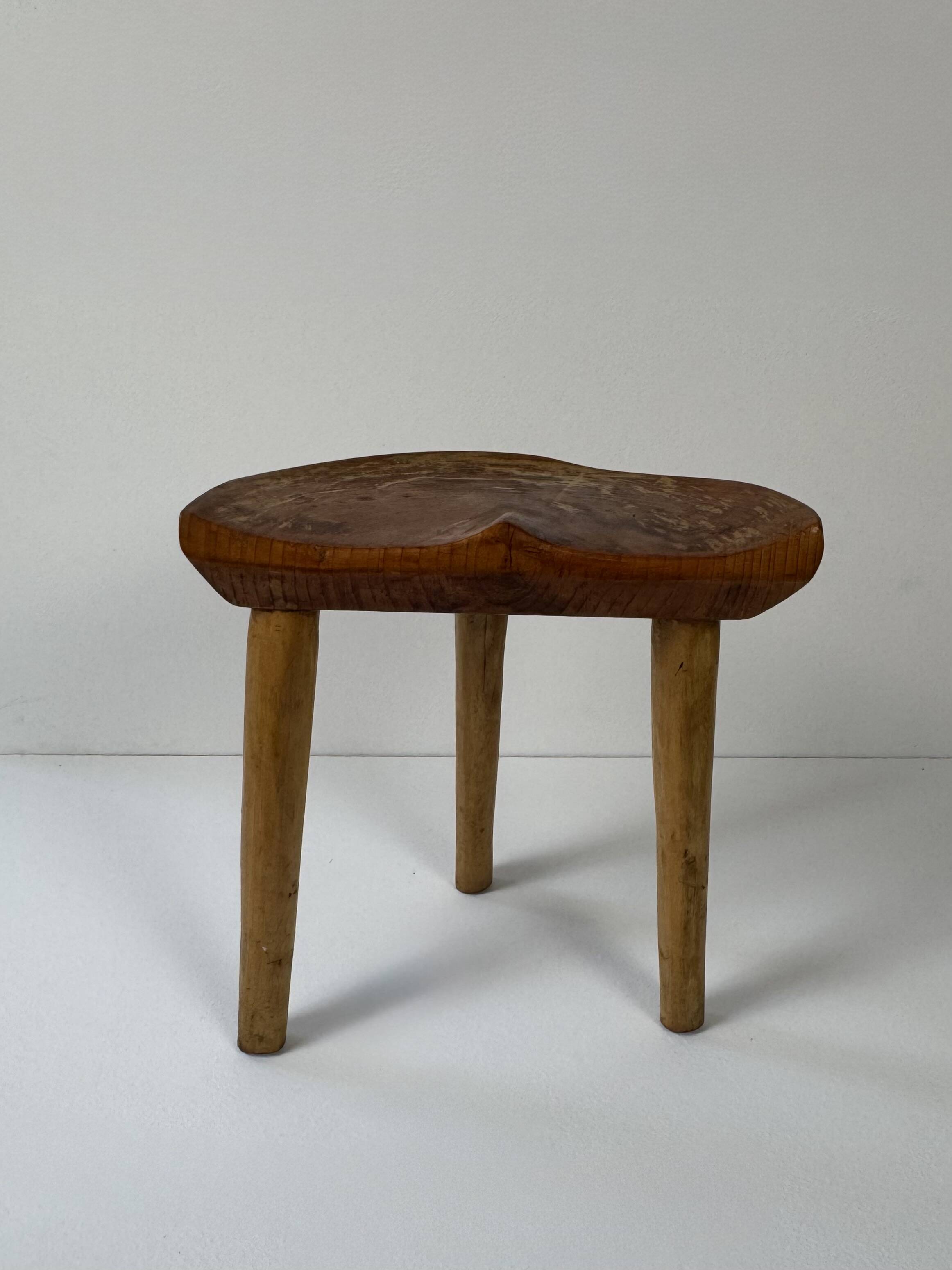 Tabouret vintage en bois tripode, France, 1960