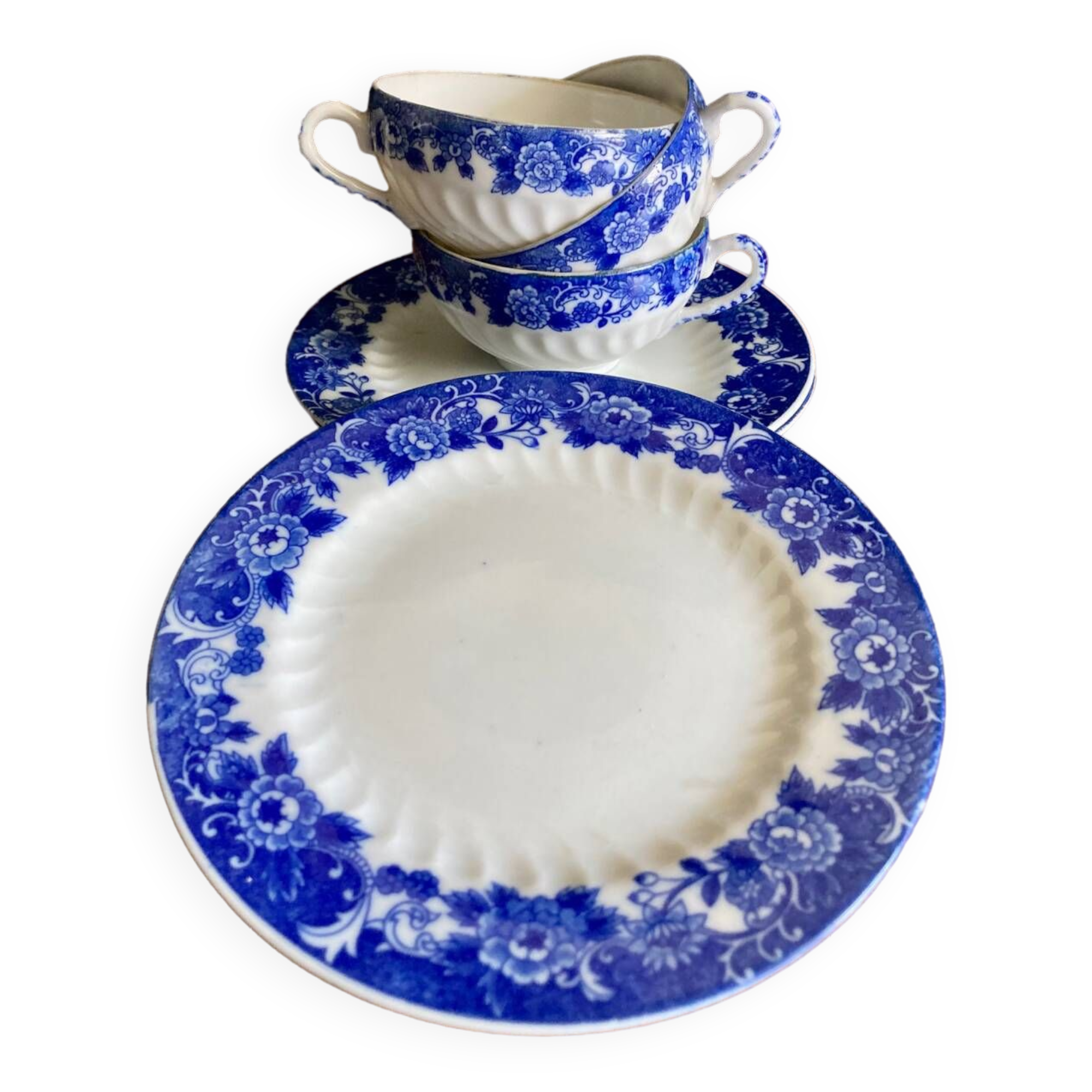 3 Chinese porcelain cups