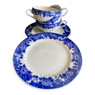 3 Chinese porcelain cups