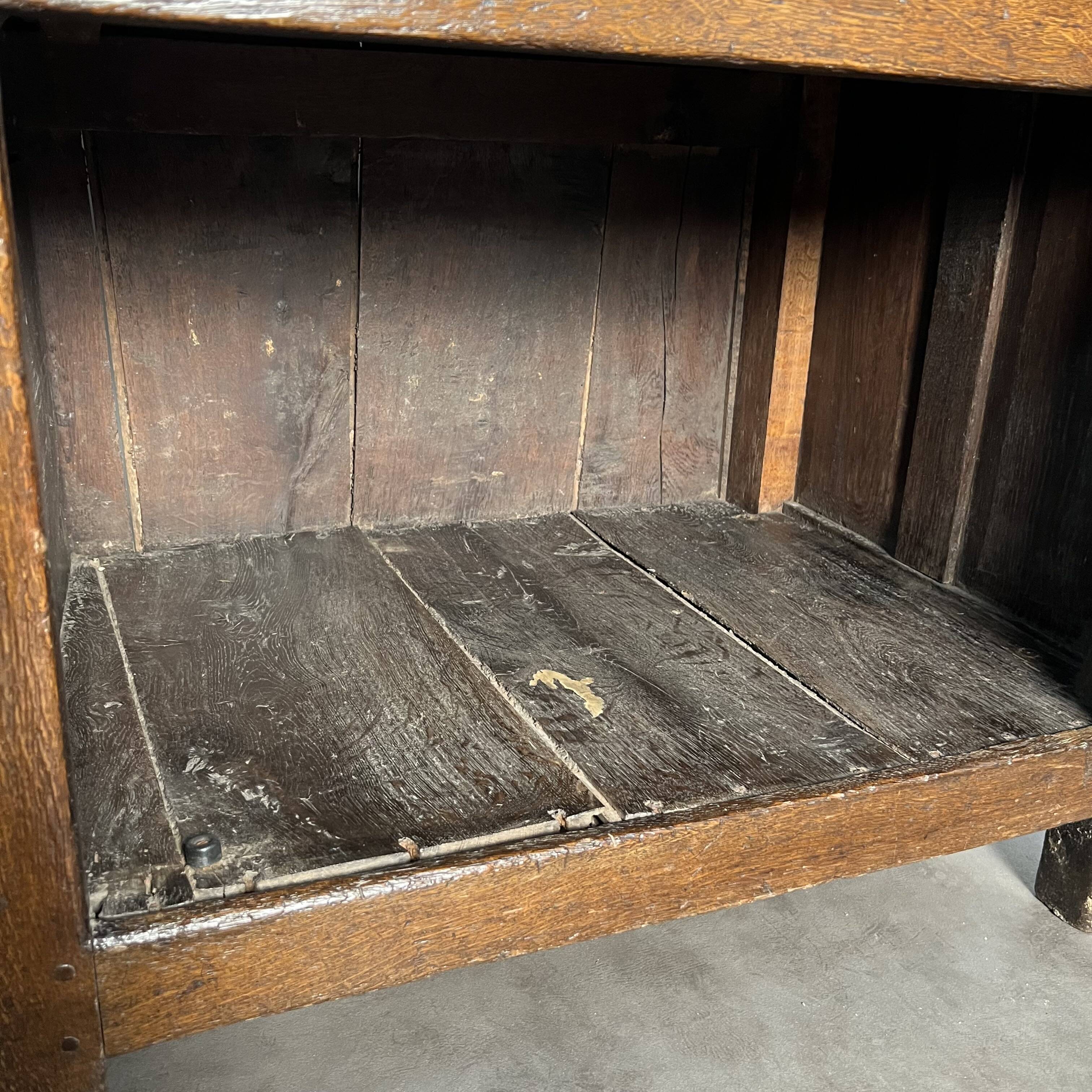 Large English sideboard, dresser, solid oak buffet George II 18th century.