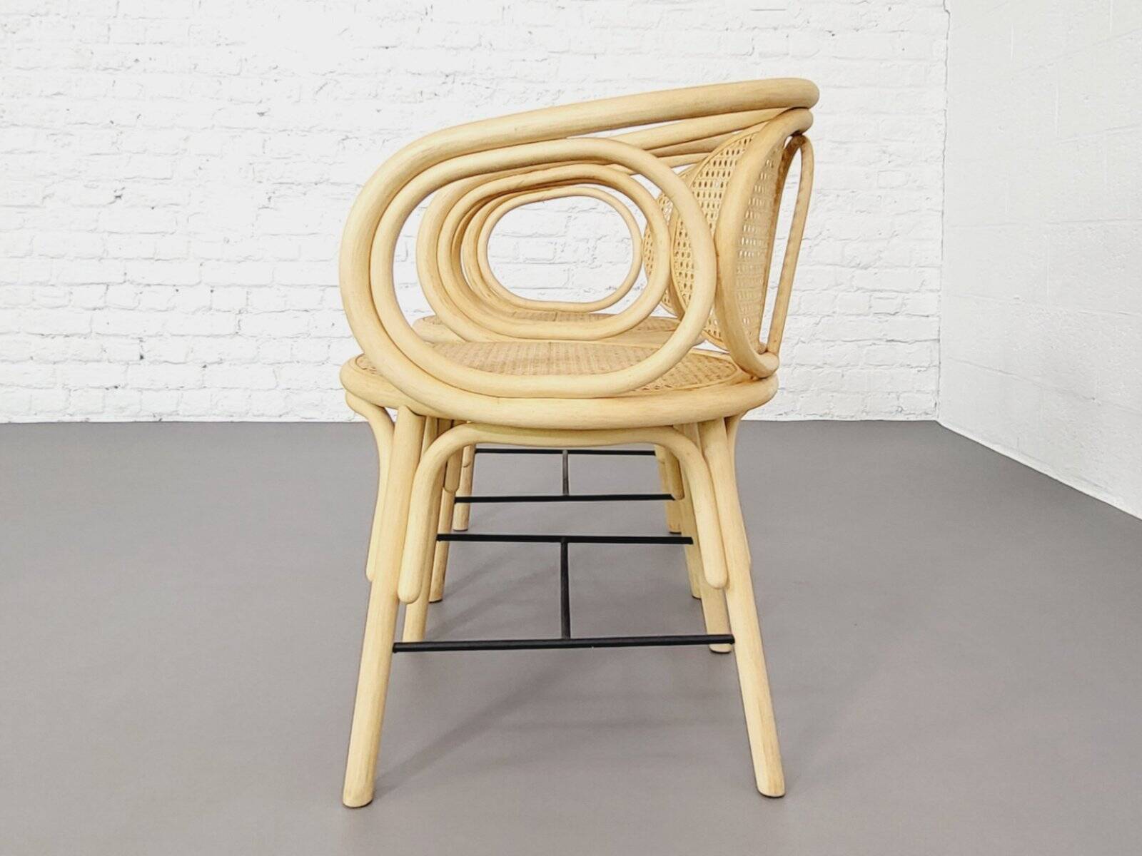 Paire de fauteuils en rotin et cannage