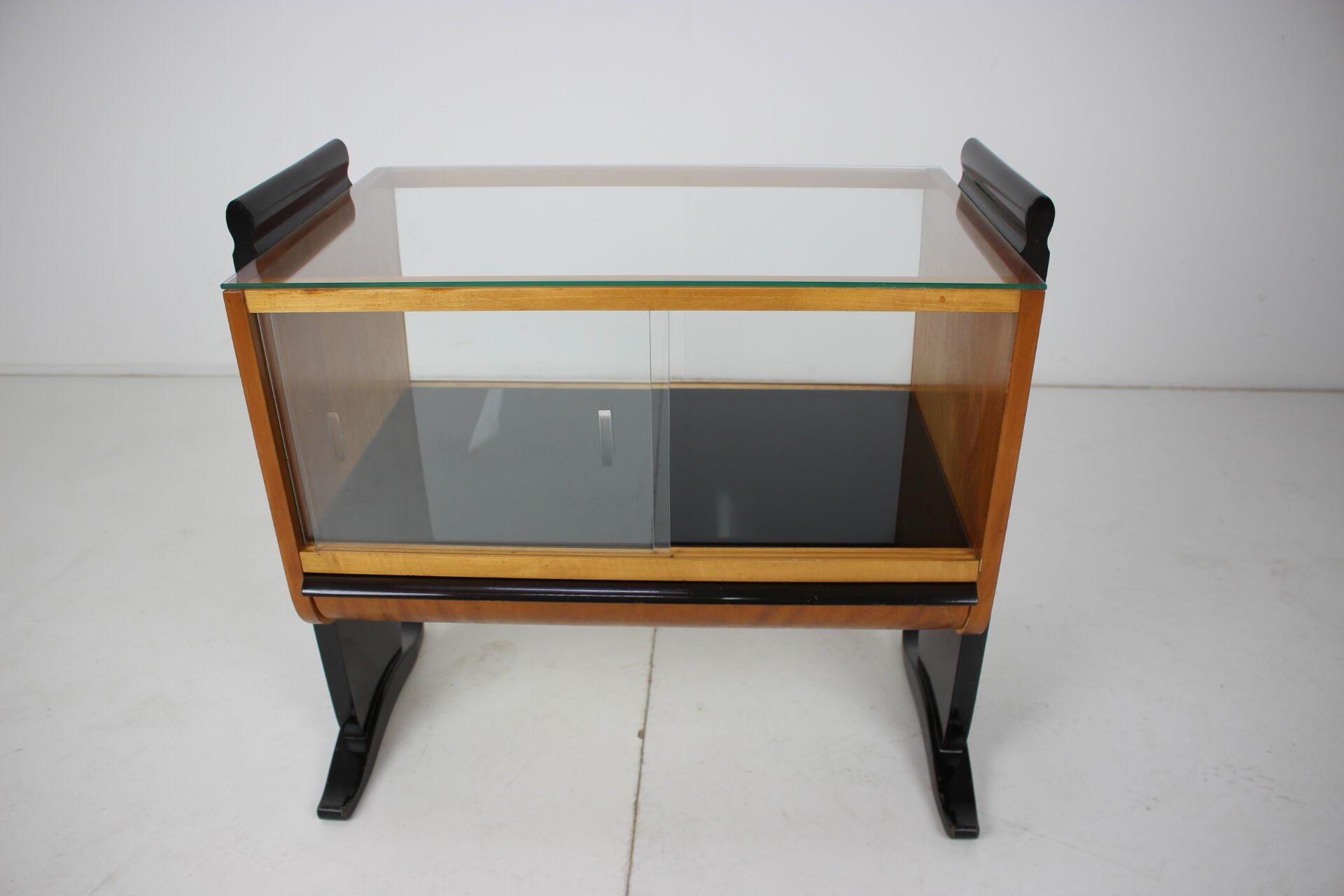 Art deco bar designed by Jindřich Halabala, 1930