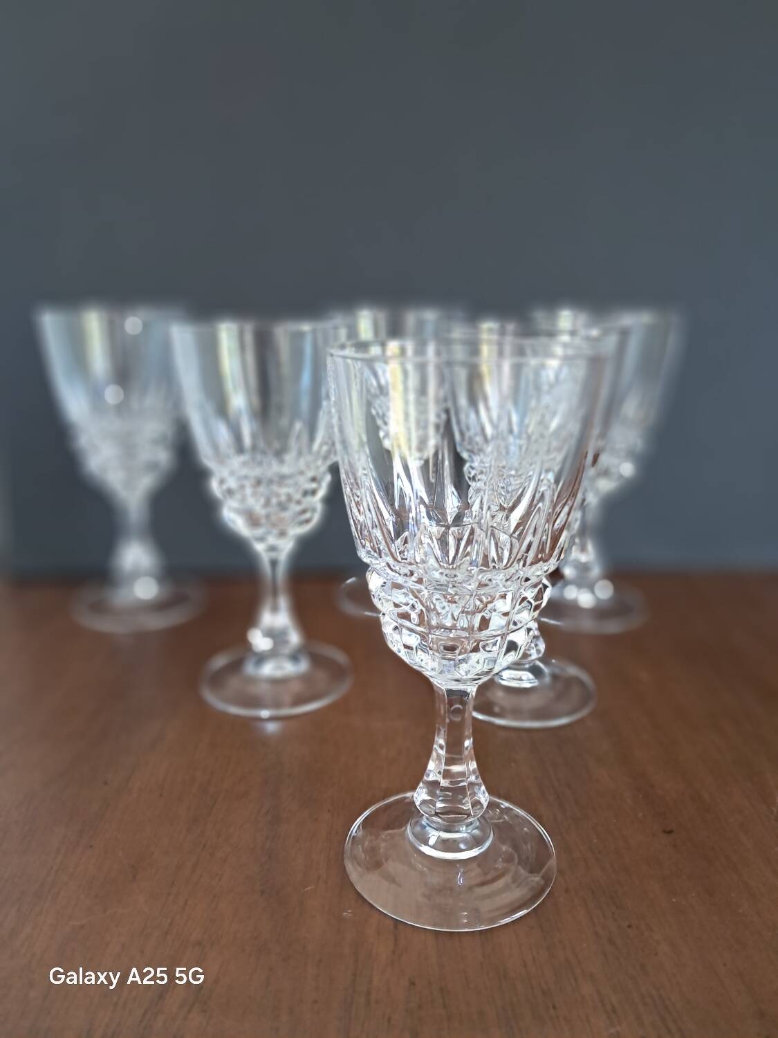 6 white wine glasses in Arques Pompadour crystal