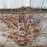 Canapé 3 places en bois sculpté, tapisserie et bois doré. Vers 1900, style Loius XV.