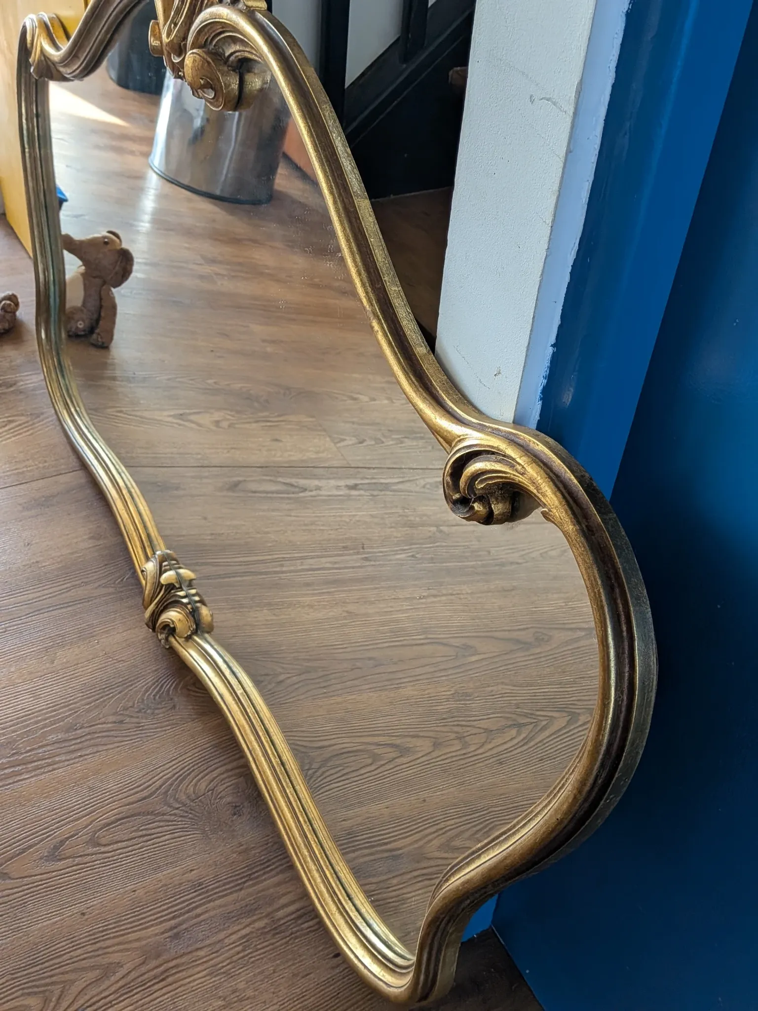 Large golden mirror in vintage Louis XV rocaille style, 144 cm