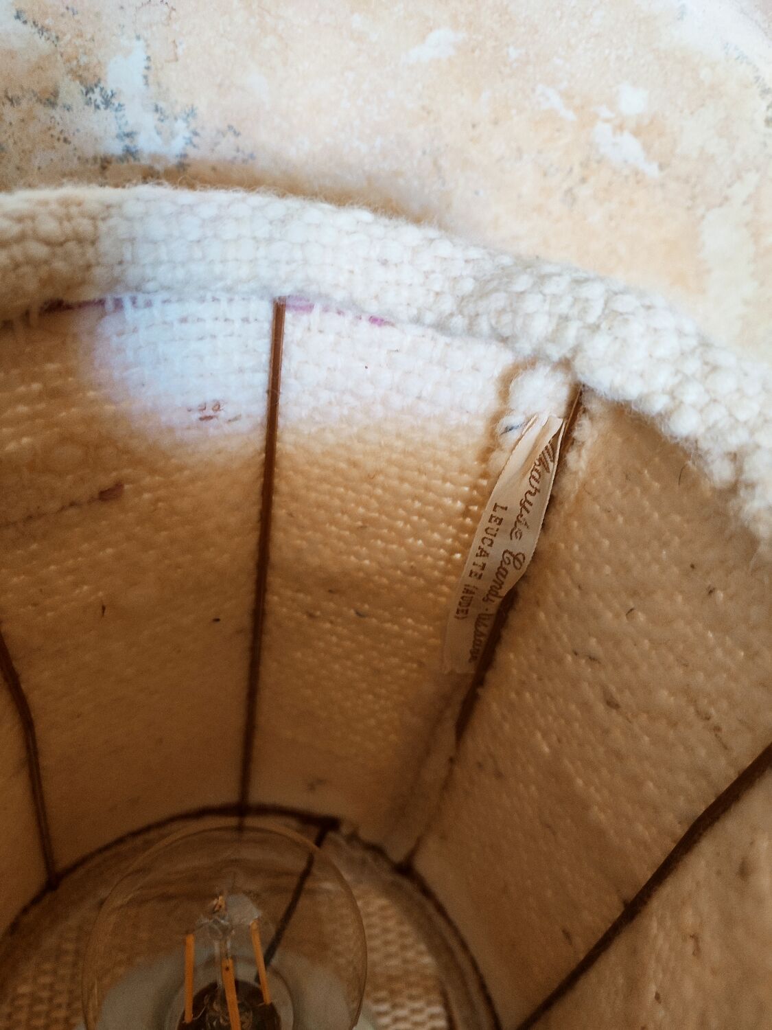 Table lamp in turned ceramic and wool