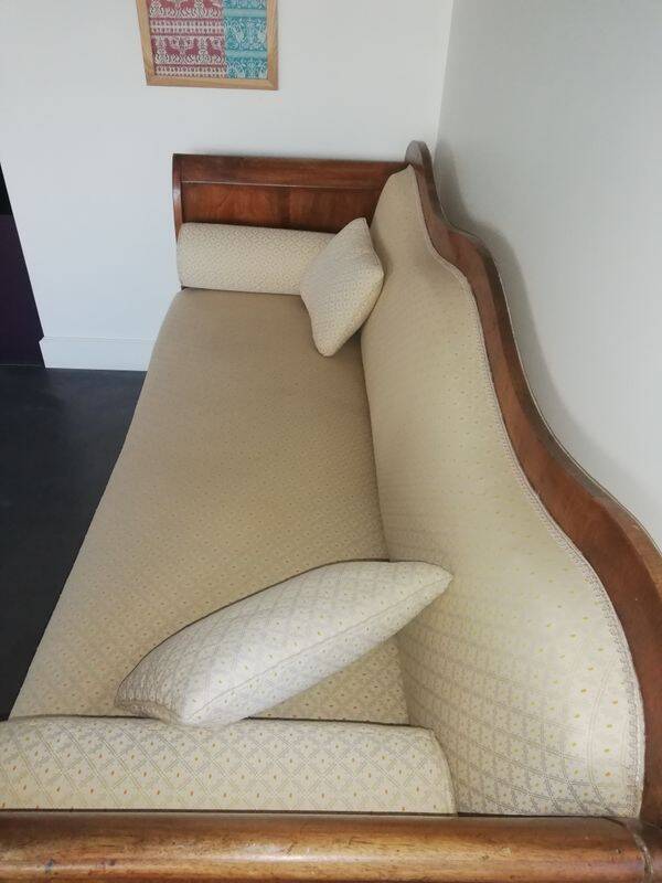 Canapé with a movable backrest from the Restoration period.