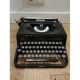 Machine à écrire Olivetti modèle "Studio 42"