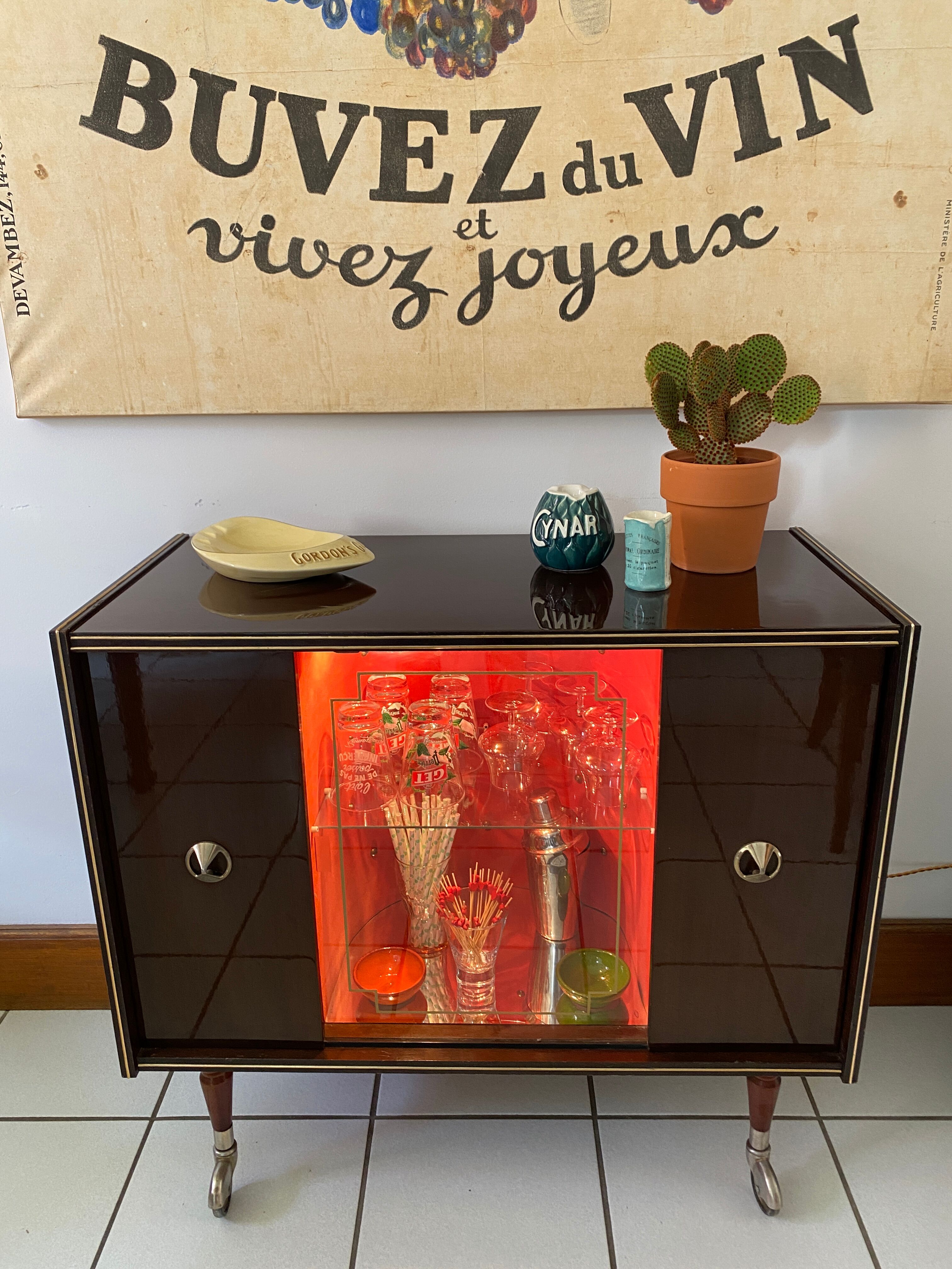 Illuminated window bar