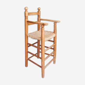 Children's high chair made of wood and straw