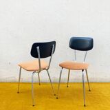 Paire de chaises en métal chromé, skaï noir et velours, années 70