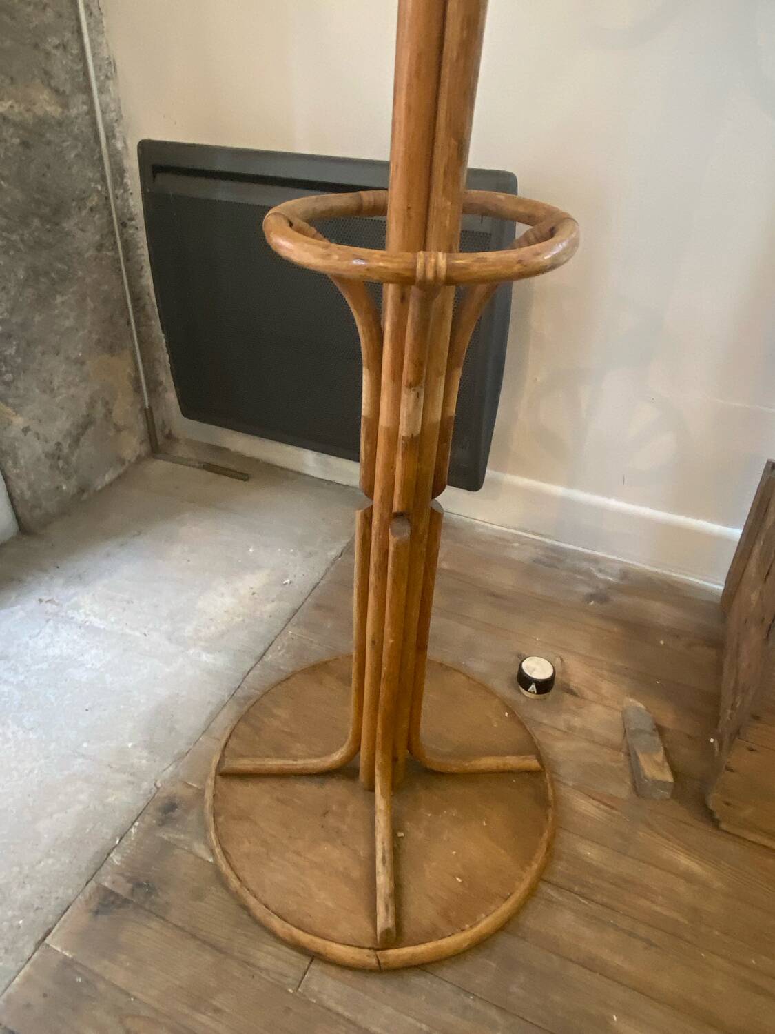 Rattan parrot coat rack