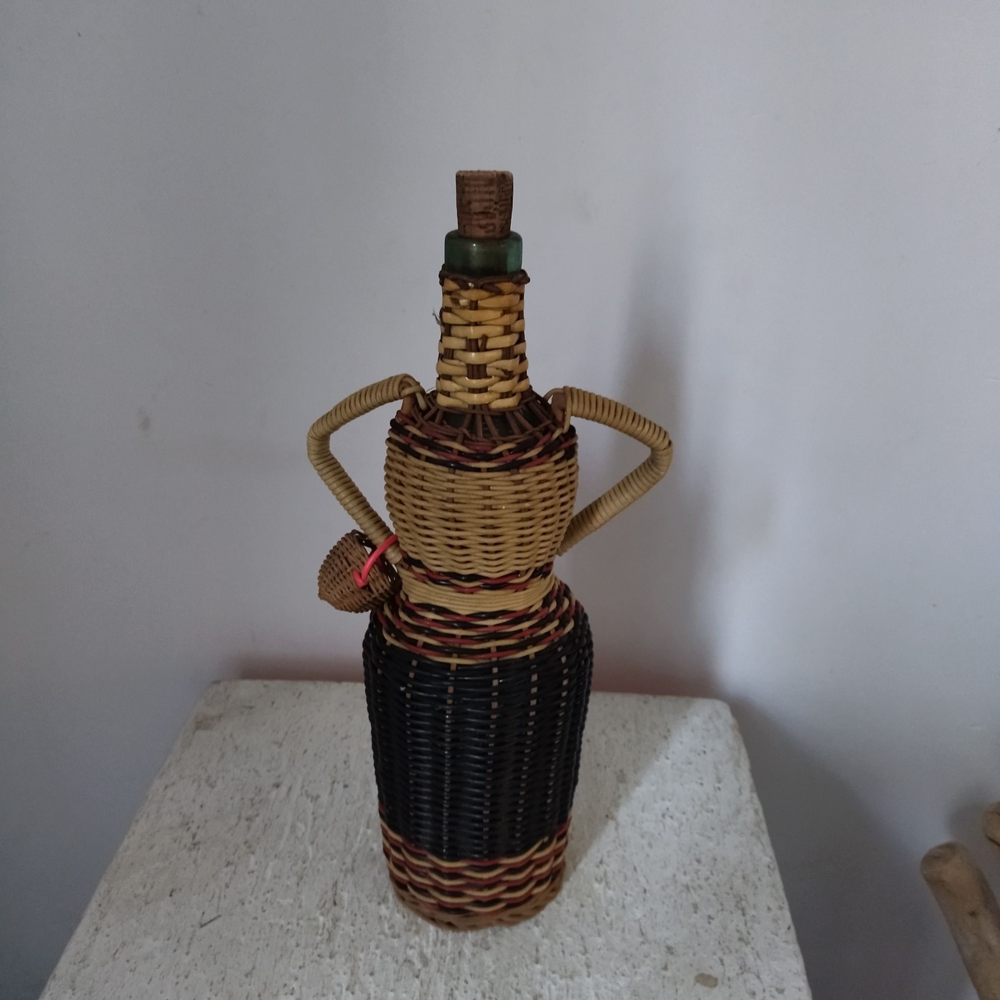 Bouteille anthropomorphe verre et rotin années 50