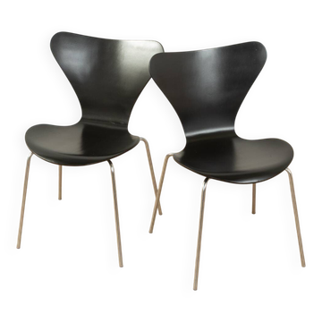 Arne Jacobsen 3107 dining chairs, Fritz Hansen