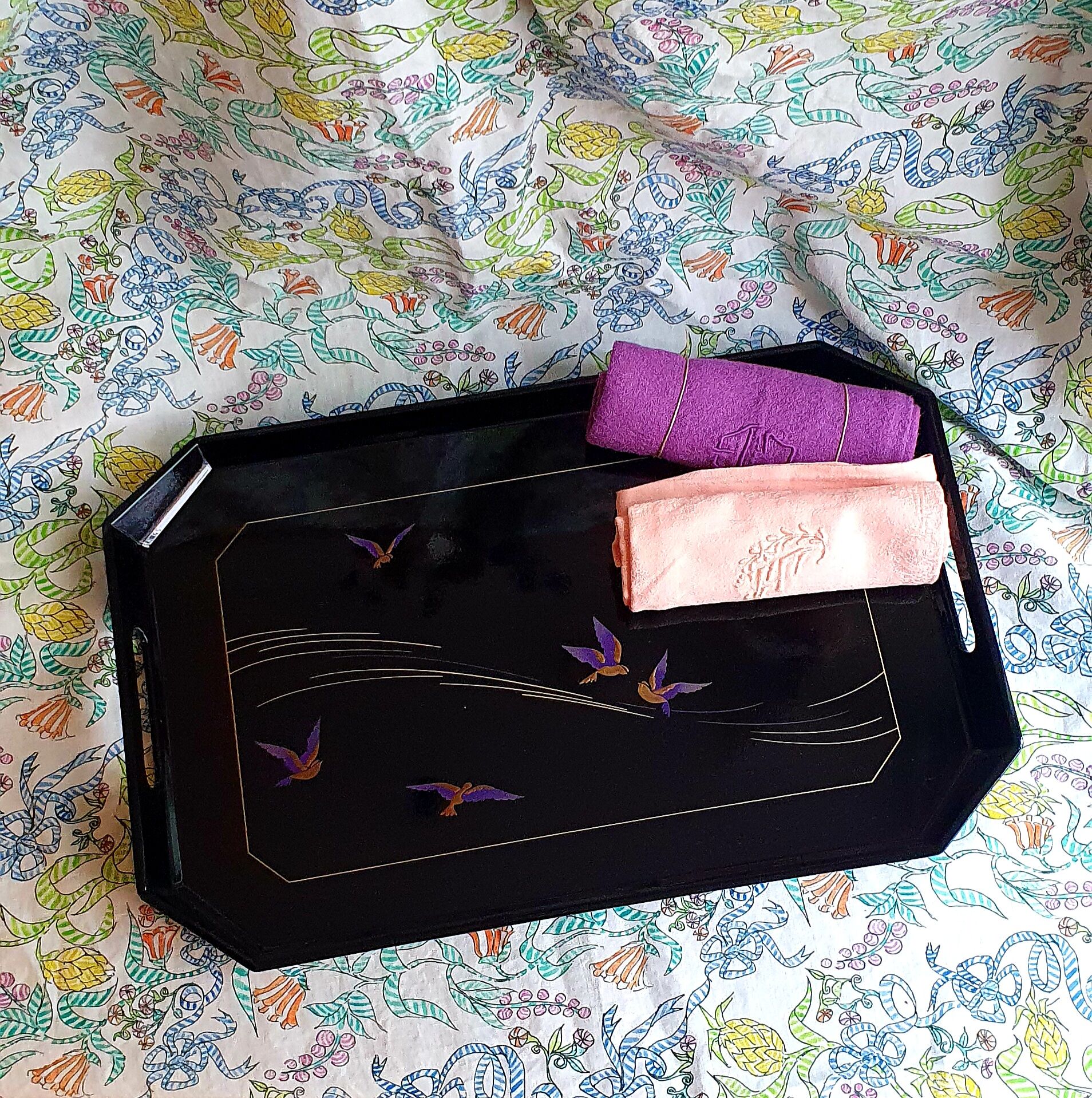 Plateau en laque japonaise décor oiseaux violets et or