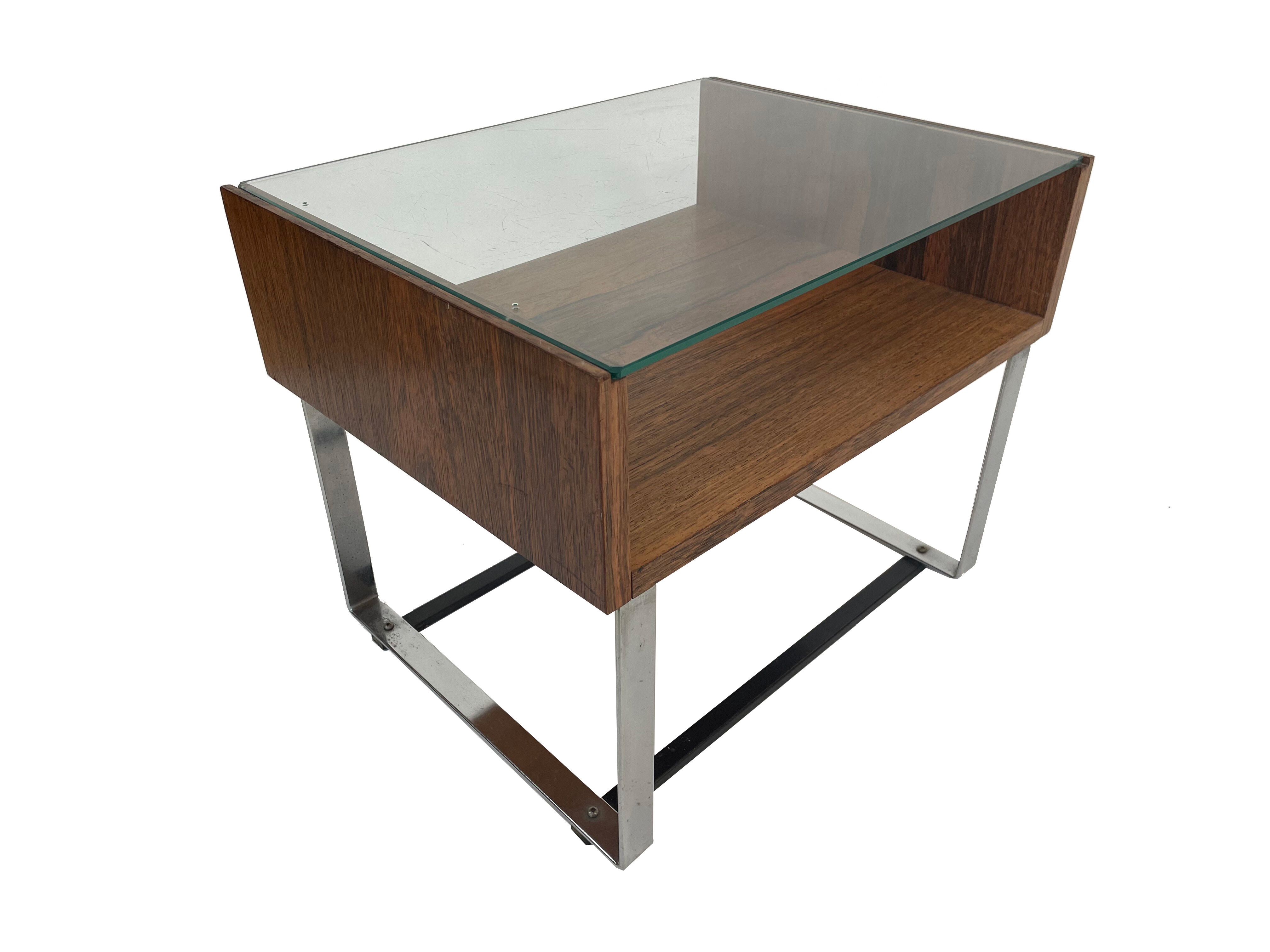 Table d'appoint vintage en palissandre verre chromé 1960 design