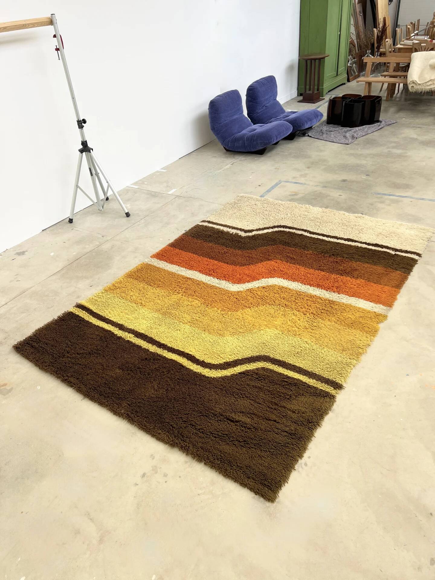 Vintage 1970s rug with wavy stripes in ochre shades — 200 × 300cm