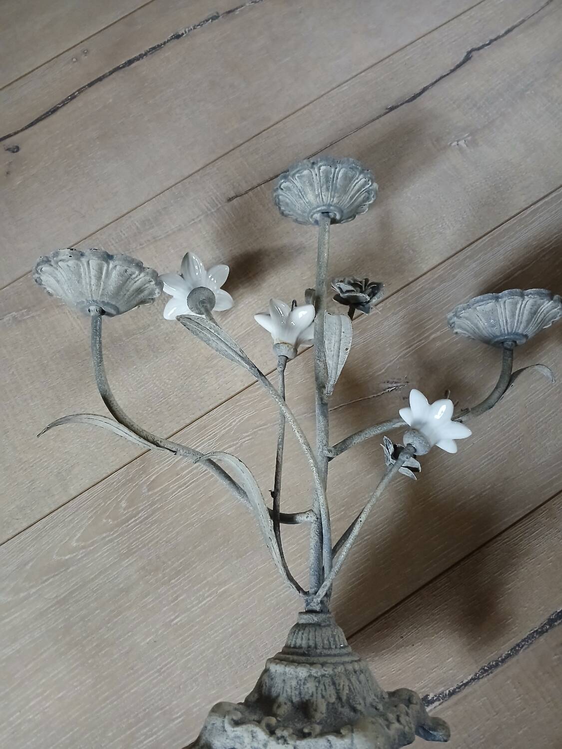 Antique chandelier in cast iron/metal and porcelain