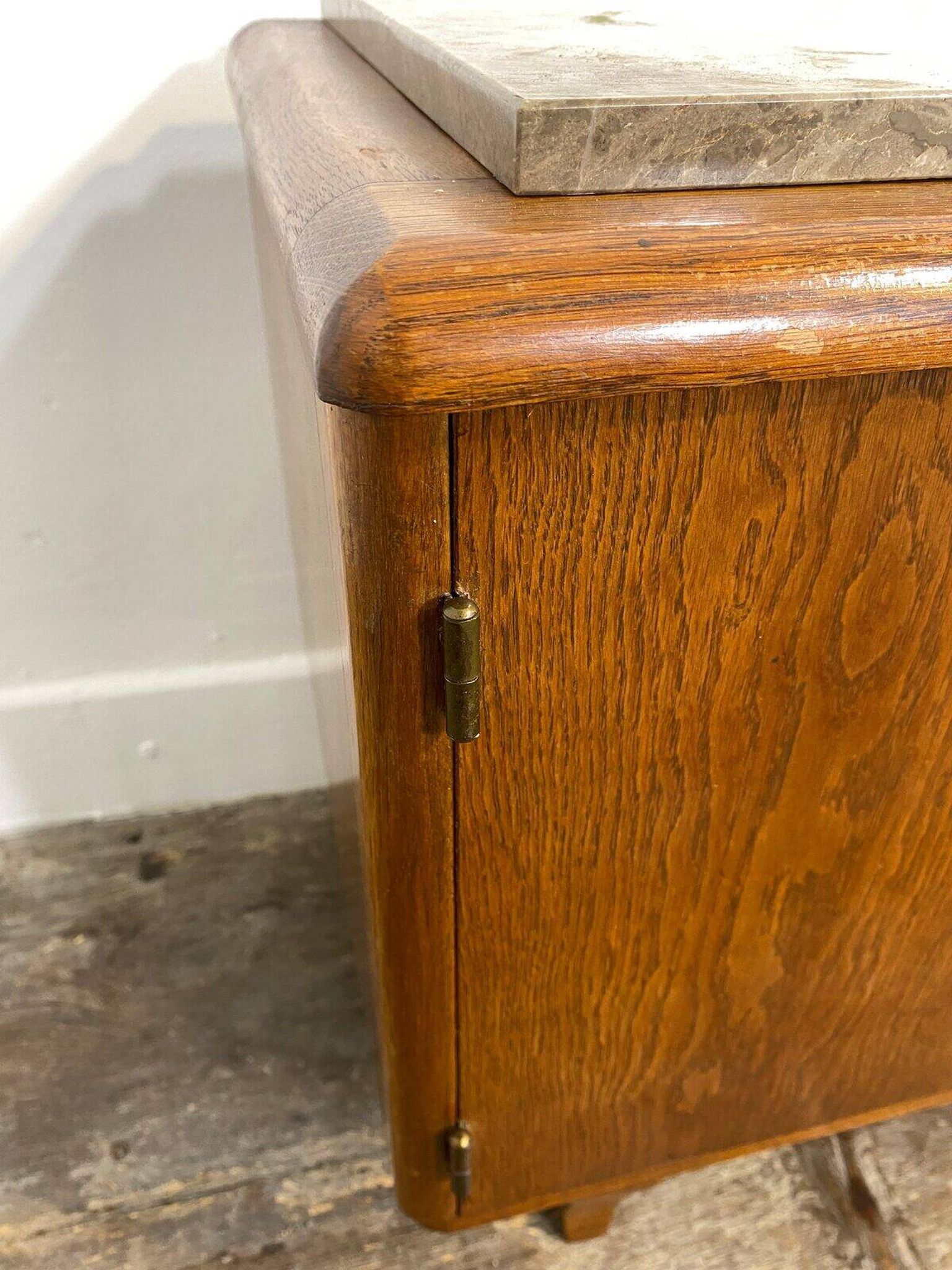 Petit meuble en bois à dessus de marbre, années 1950