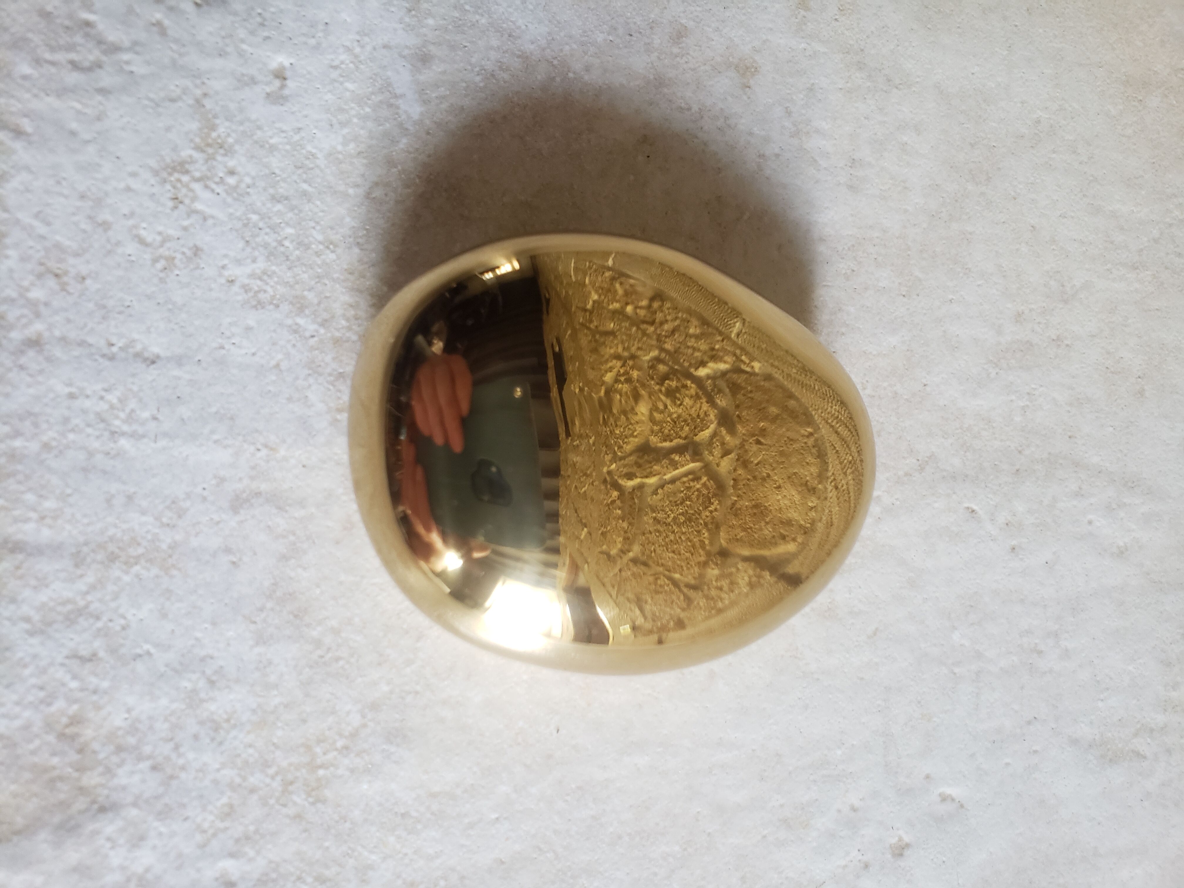 Bronze pebble decapsulator monique gerber