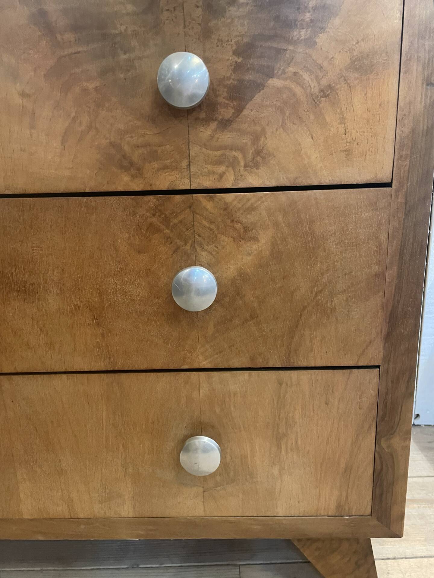 Walnut chest of drawers