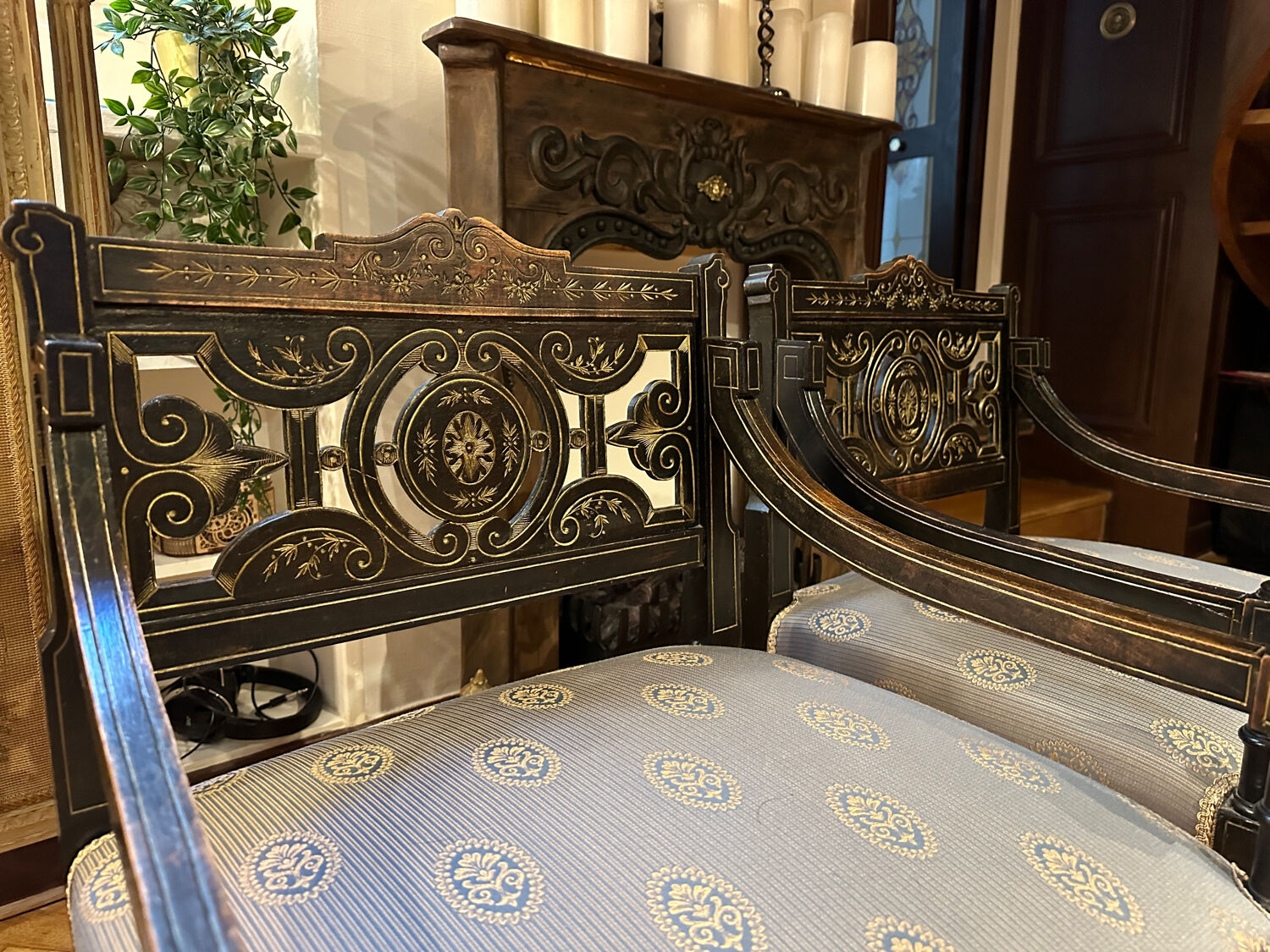 Paire de fauteuils victoriens