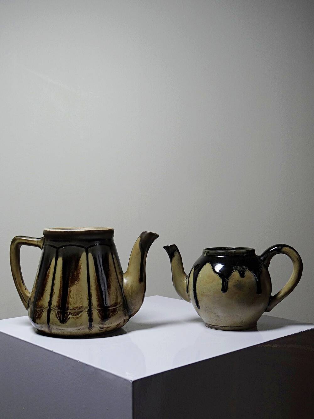 A pair of small vintage teapots in the Art Deco style reminiscent of Denbac.
