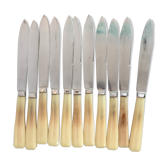 Couteaux en corne blanche vintage 1970