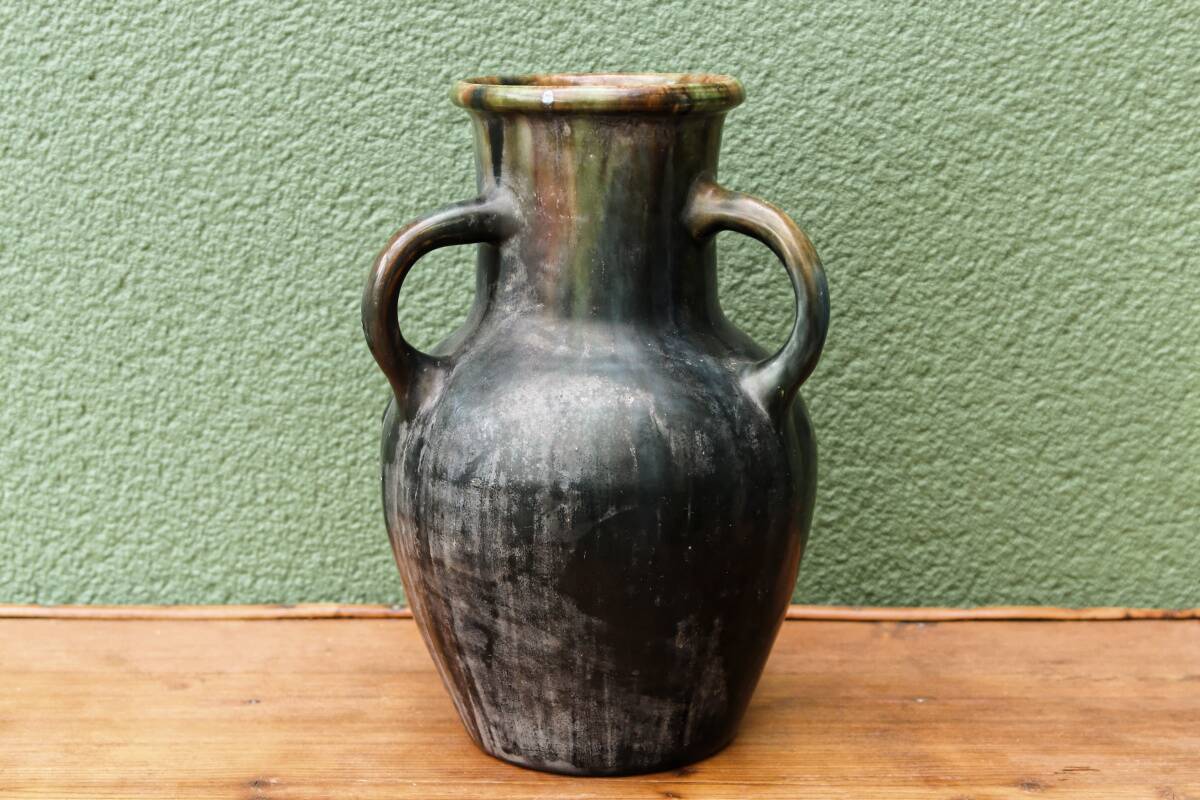 Beauvais sandstone vase