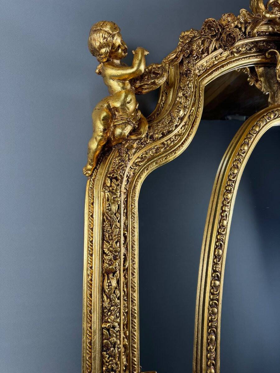 Grand miroir style Louis XV en bois sculpté et doré, XIXe siècle