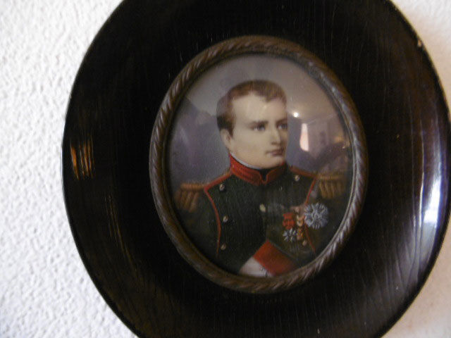 Napoleon 1st - frame medaillon painting on bone signee hil