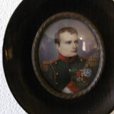 Napoleon 1st - frame medaillon painting on bone signee hil