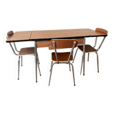 Table en formica et 3 chaises