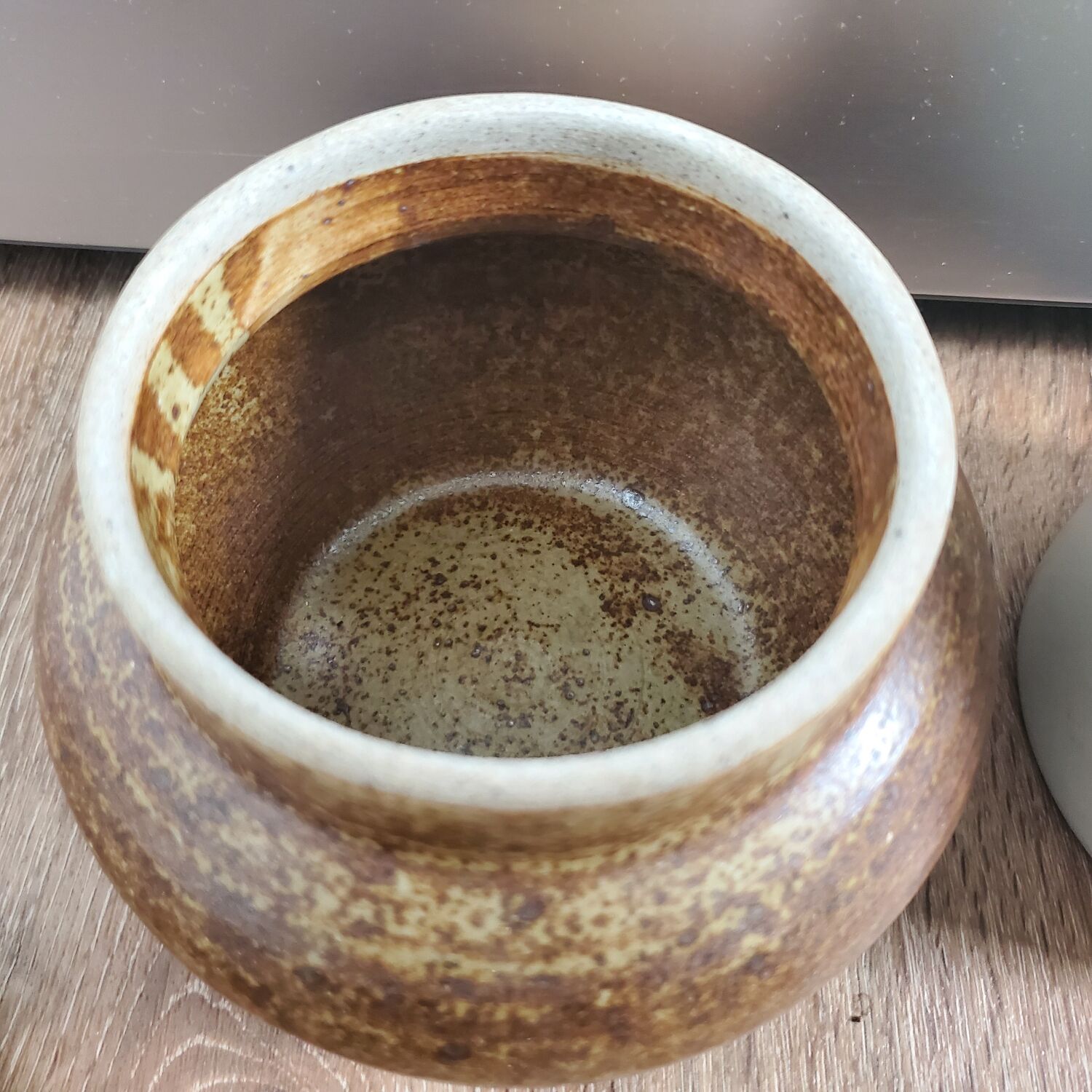 Set of 2 ceramic pots