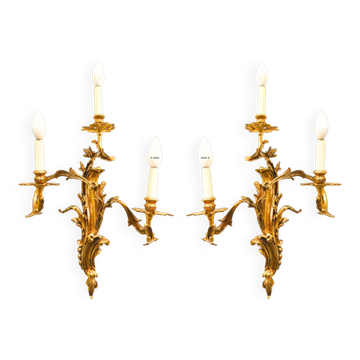Pair of gilded bronze wall sconces in Rococo style, three lights.