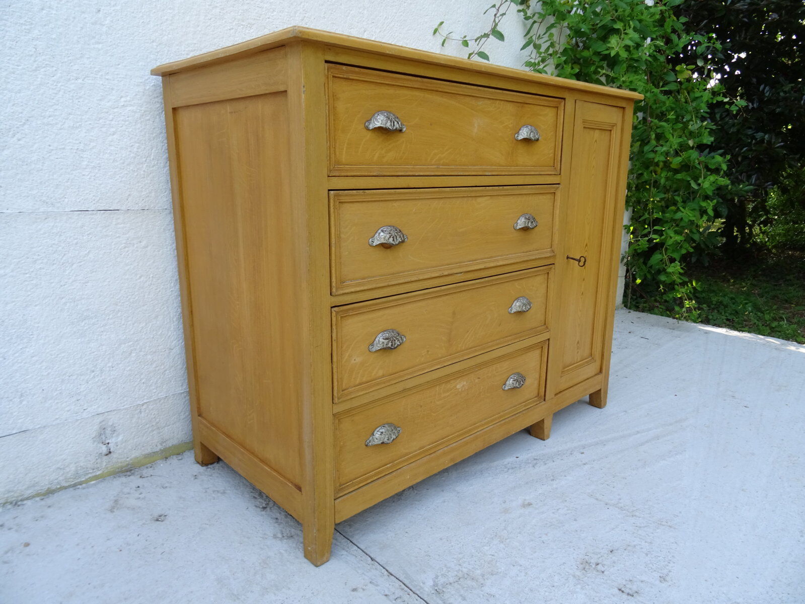 Shop furniture counter