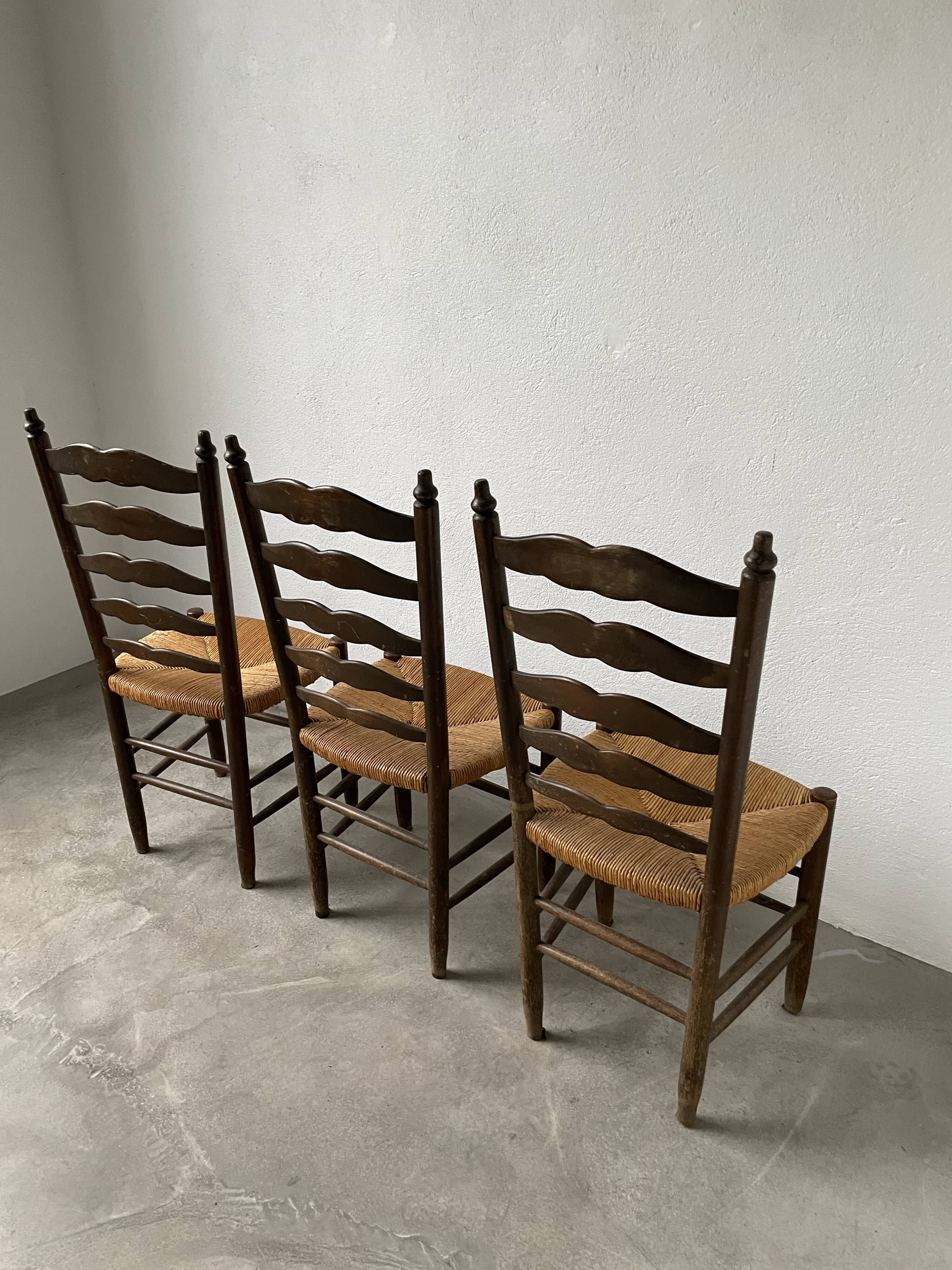 Trio rustic chairs in oak straw