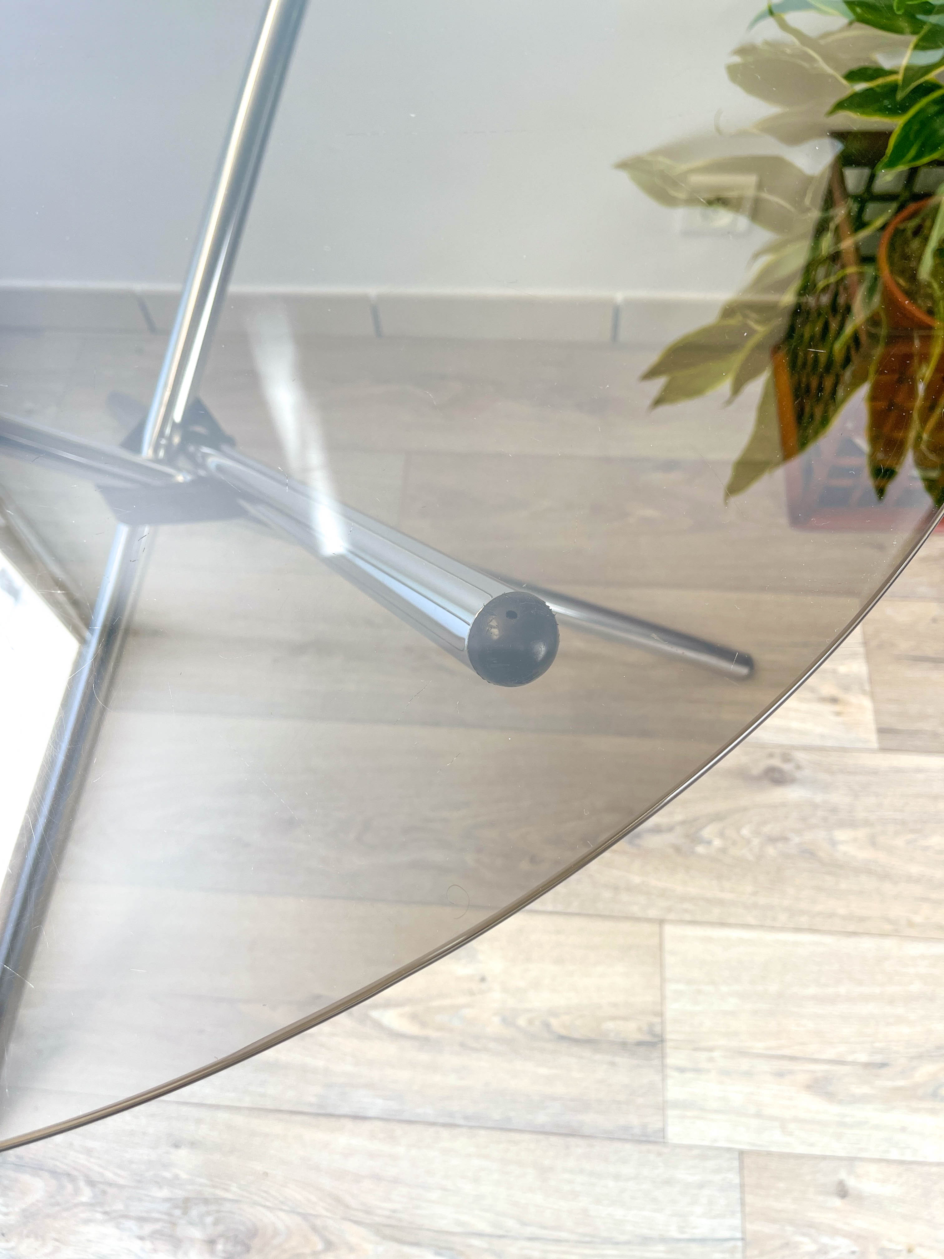 Round tripod table in smoked glass Roche Bobois 70