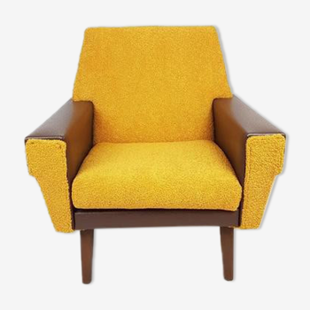 Fauteuil en tissu teddy jaune ocre et skaï marron