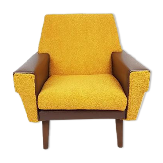 Fauteuil en tissu teddy jaune ocre et skaï marron