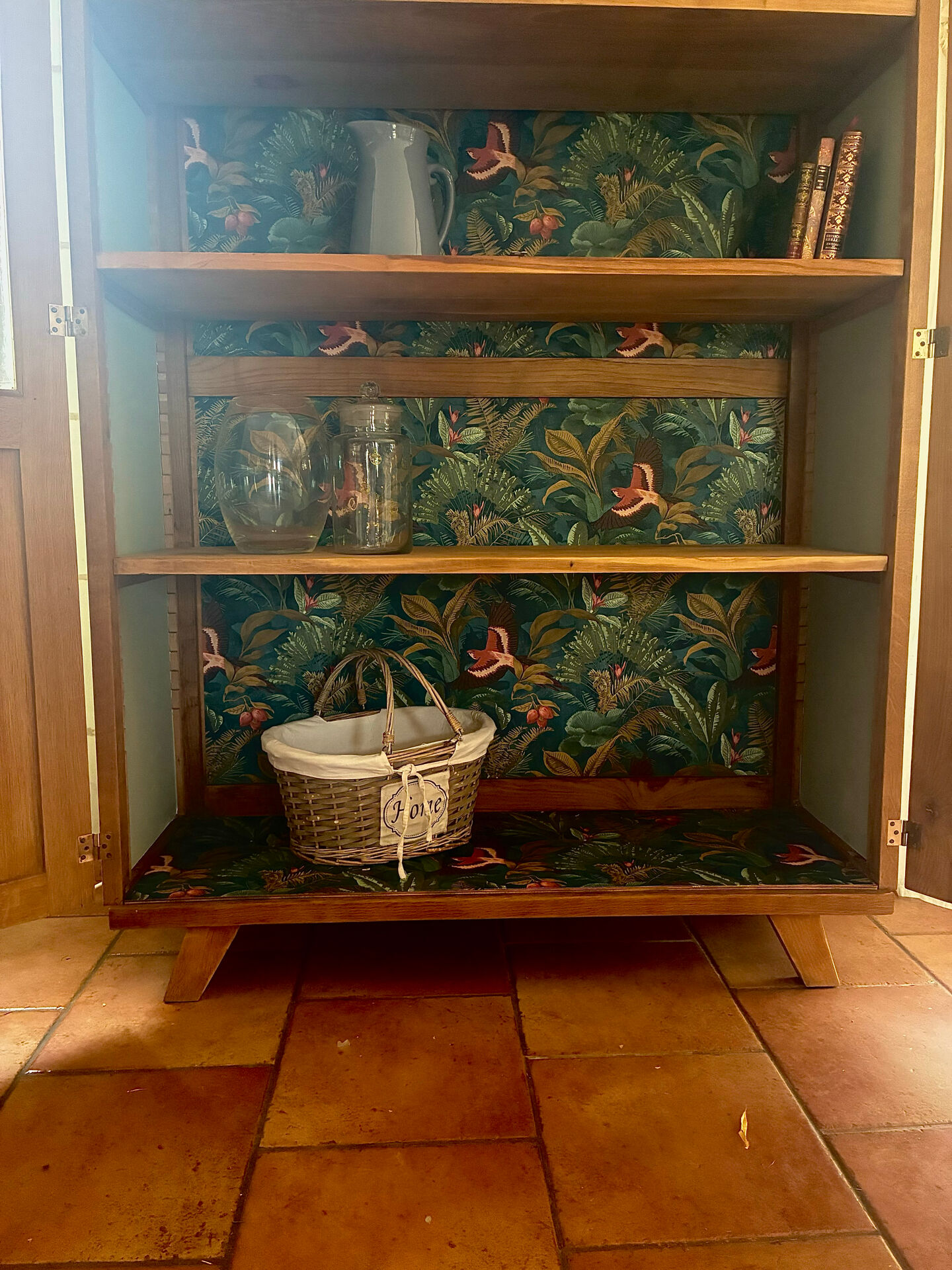 Cupboard/display cabinet/dish cabinet