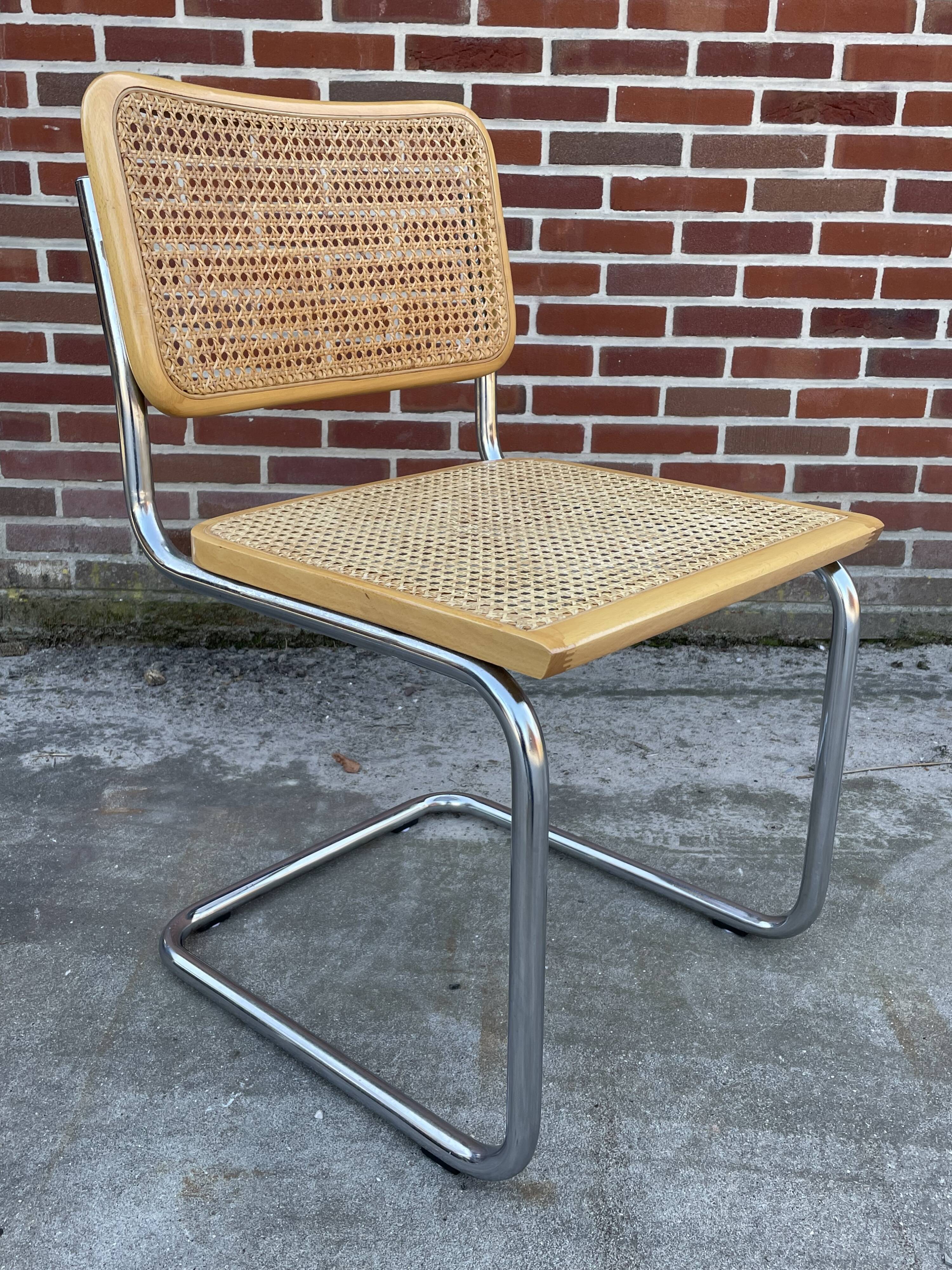 Lot de  4 chaises modèle Cesca B32