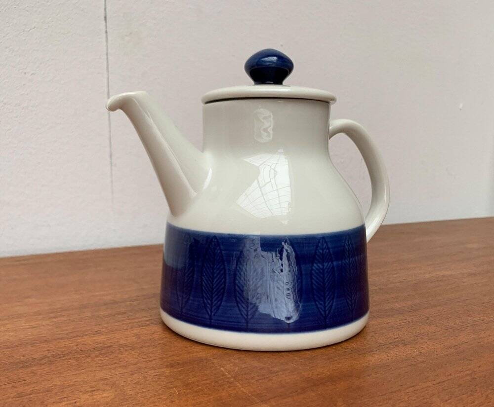 Coffee pot from the Koka Bleu series, Blau, Bla Swedish mid-century by Hertha Bengtson for Rörstrand, 1950s.