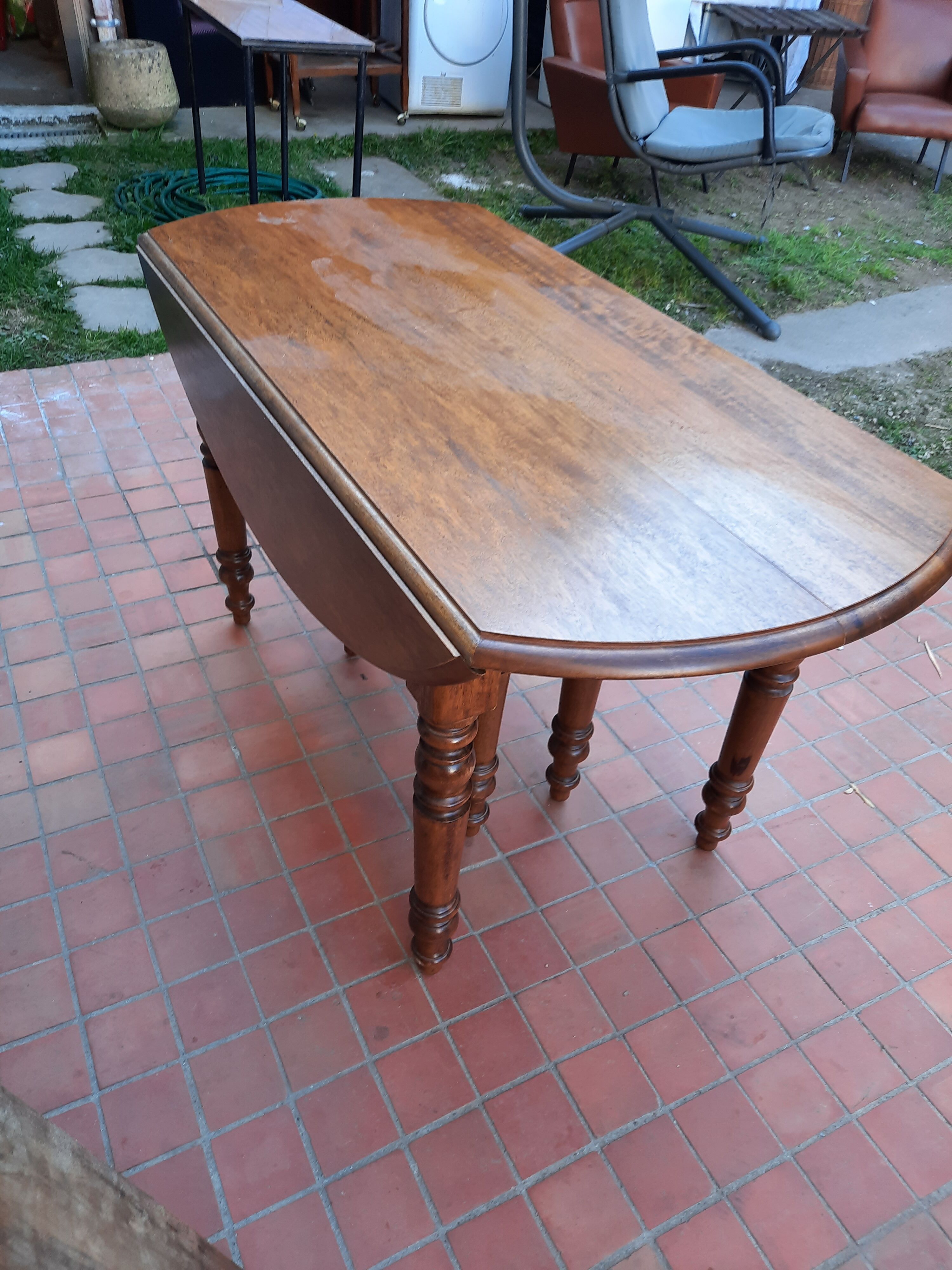 8-foot shutter table