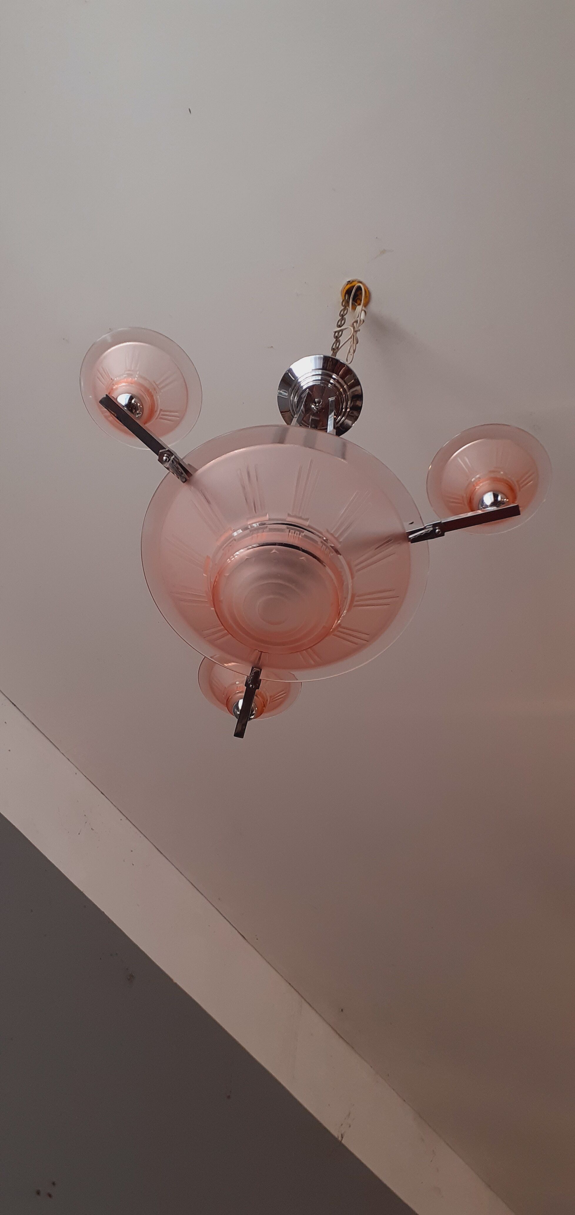 Lustre 1930 art déco en bronze chromé et verrerie moulée