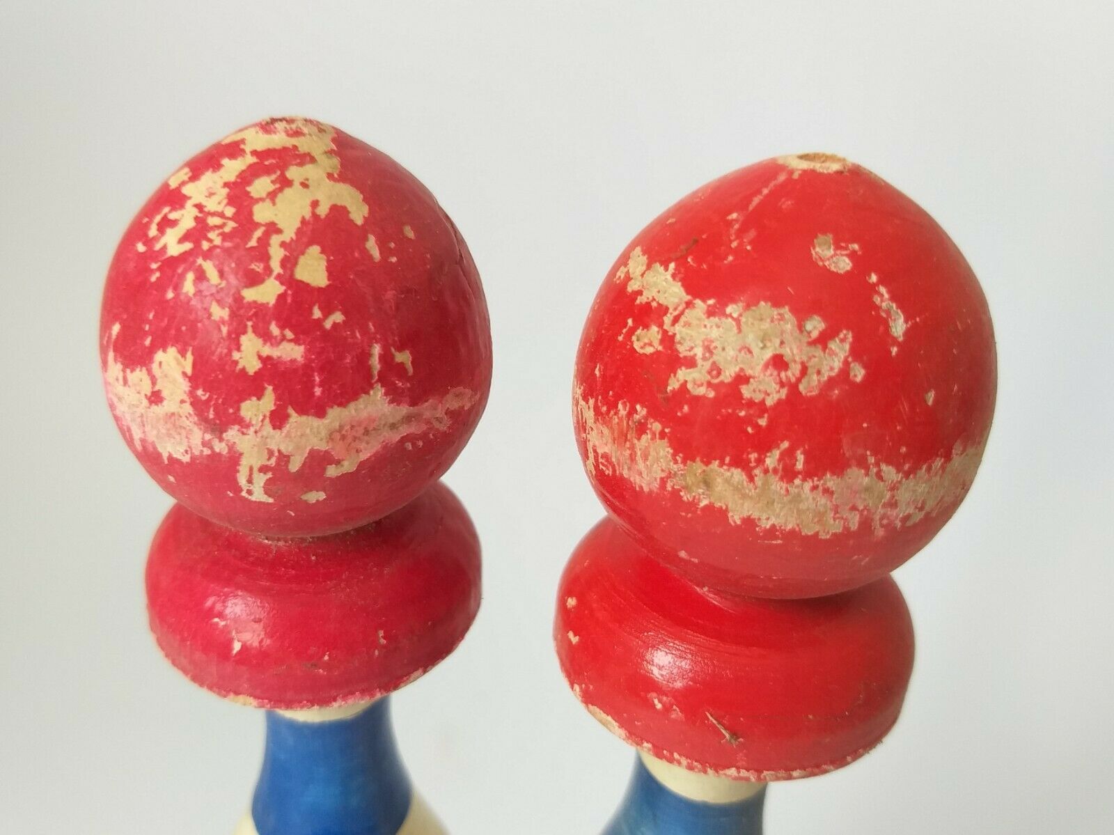 Bowling game 1920 art pop red blue white yellow 2 balls old toy